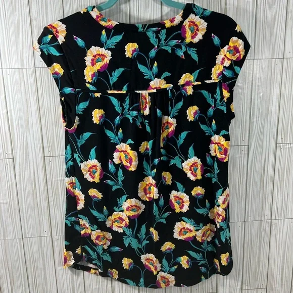 Daniel Rainn Floral Top - Picture 2 of 5